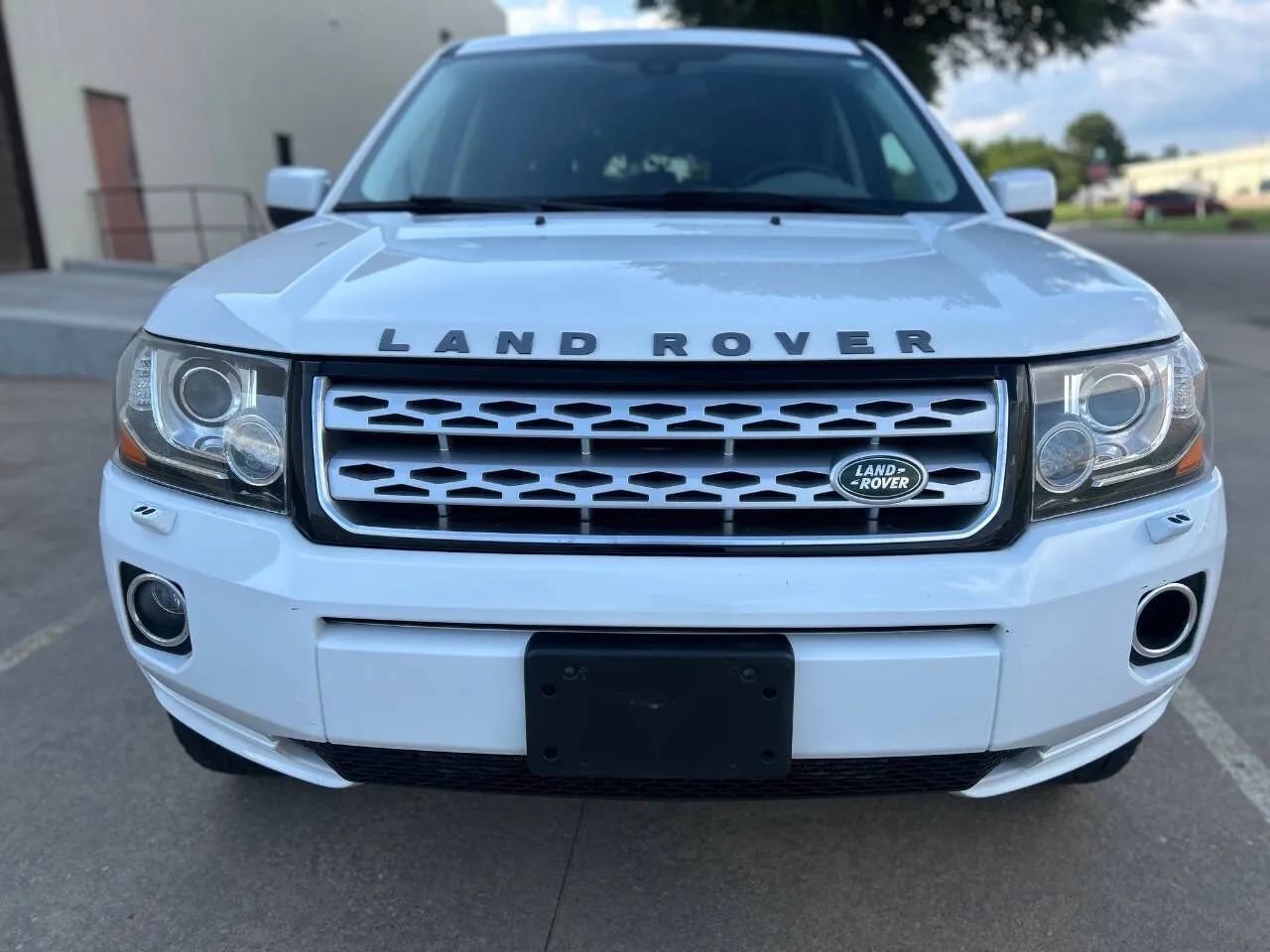 Used 2014 Land Rover LR2 HSE AWD/4WD image 3