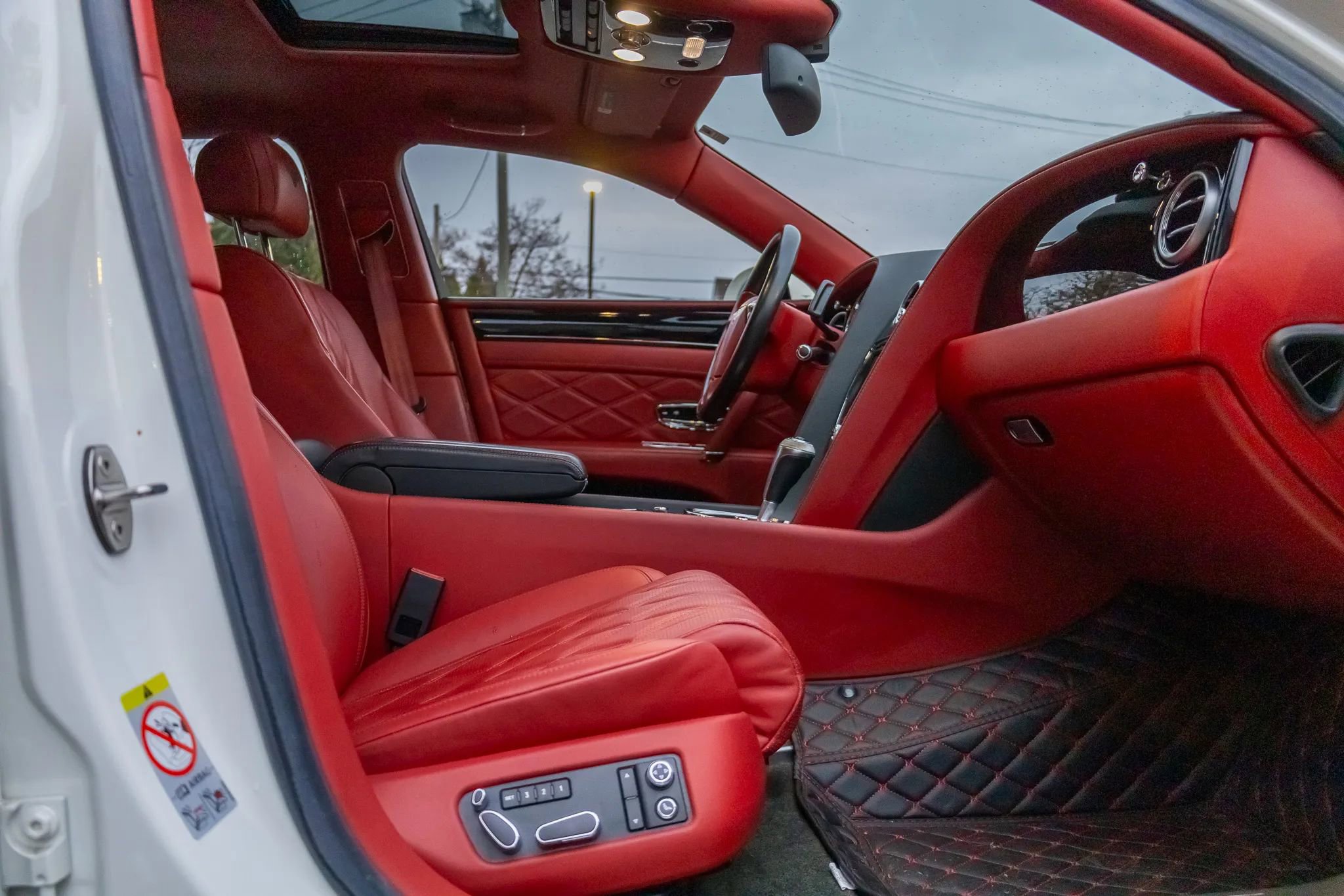 Used 2015 Bentley Flying Spur V8 image 51