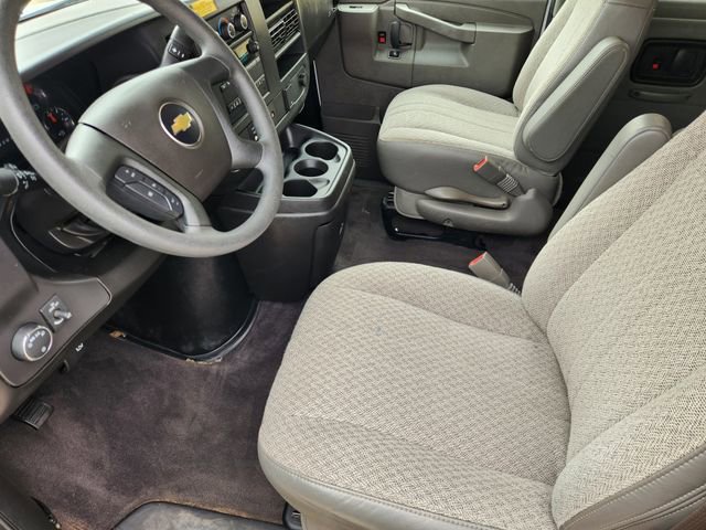 Used 2025 Chevrolet Express 3500 LS RWD image 4