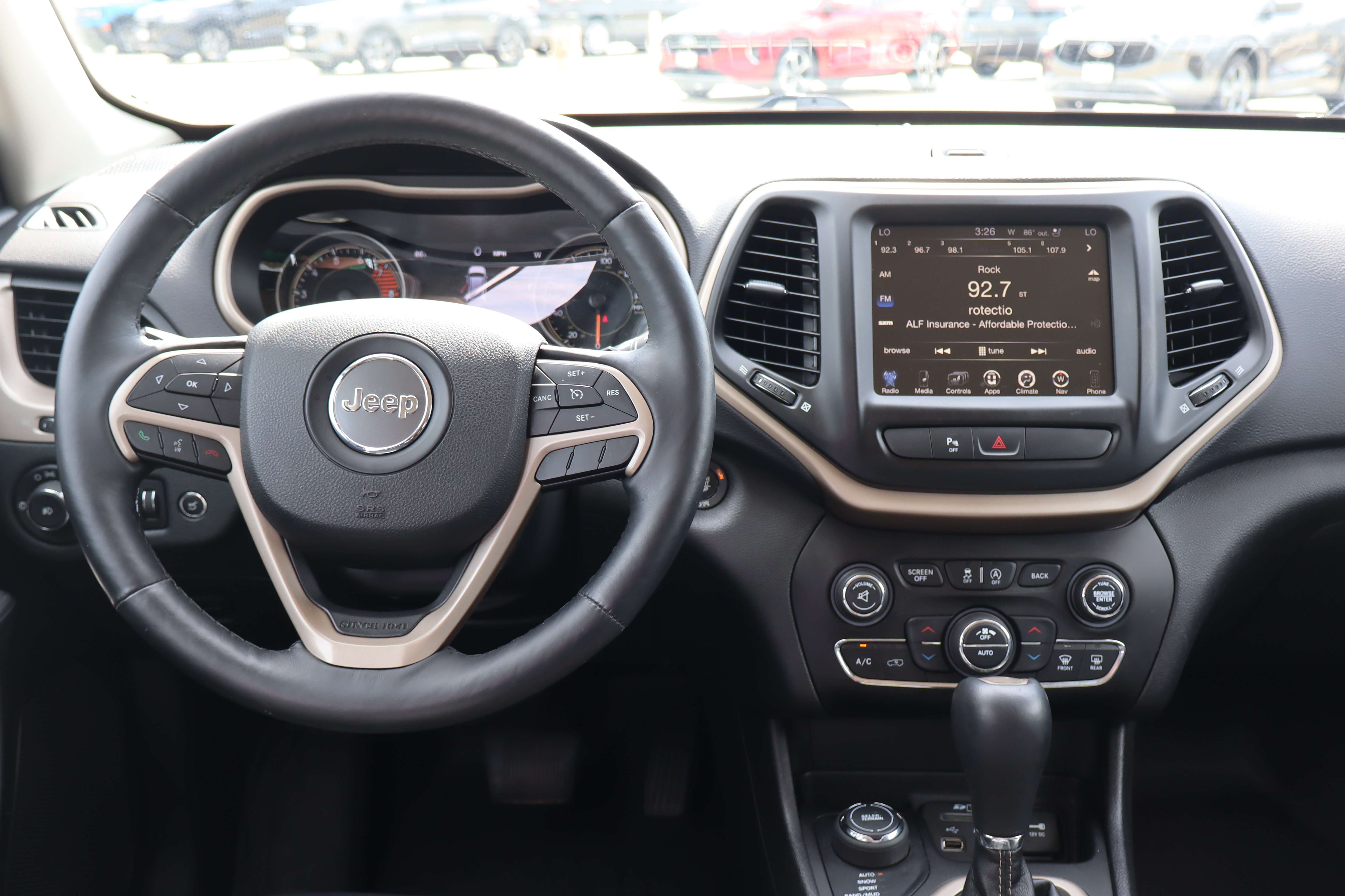 Used 2017 Jeep Cherokee Limited w/ Luxury Group AWD/4WD image 13