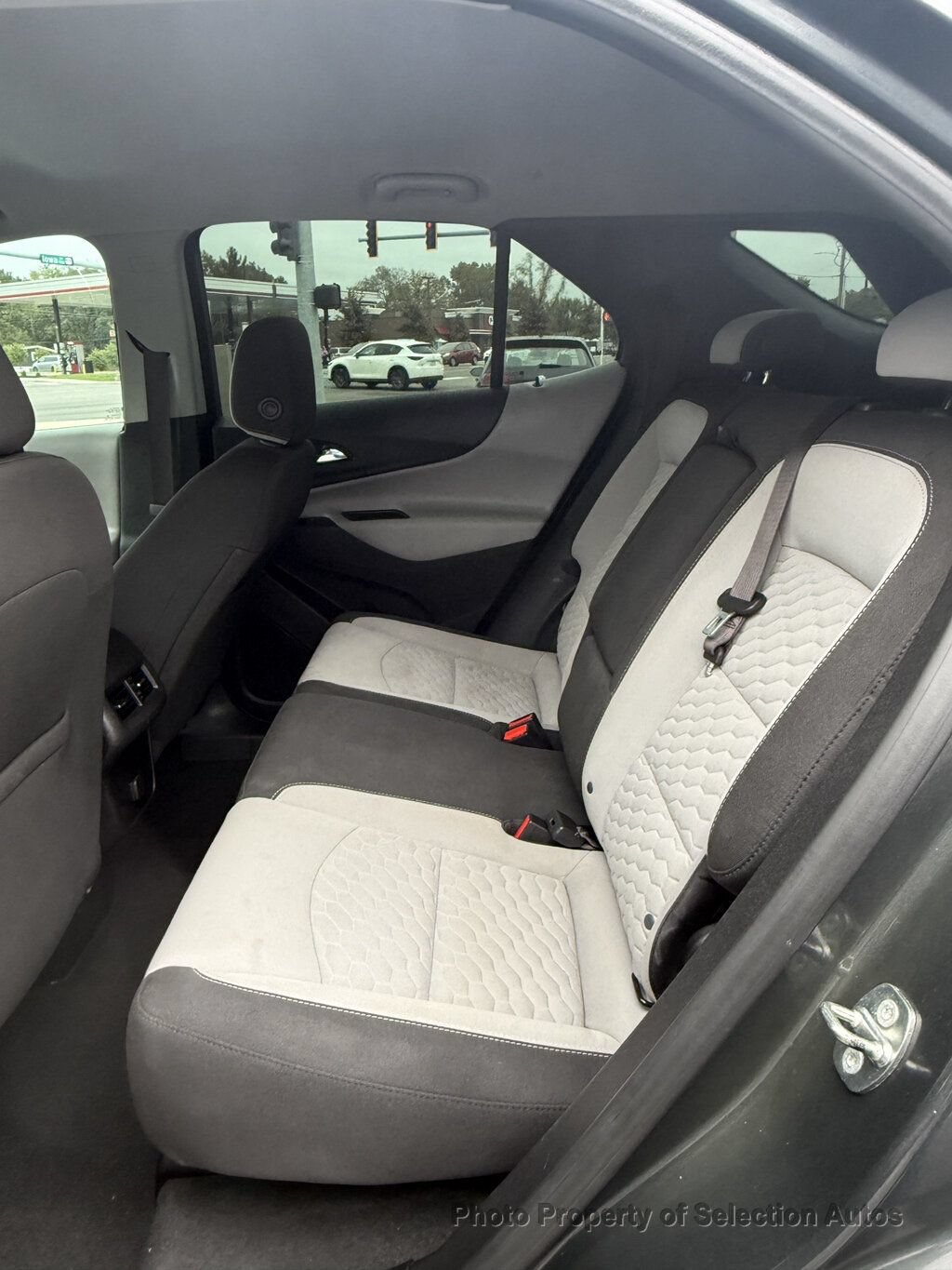 Used 2018 Chevrolet Equinox LS FWD image 34