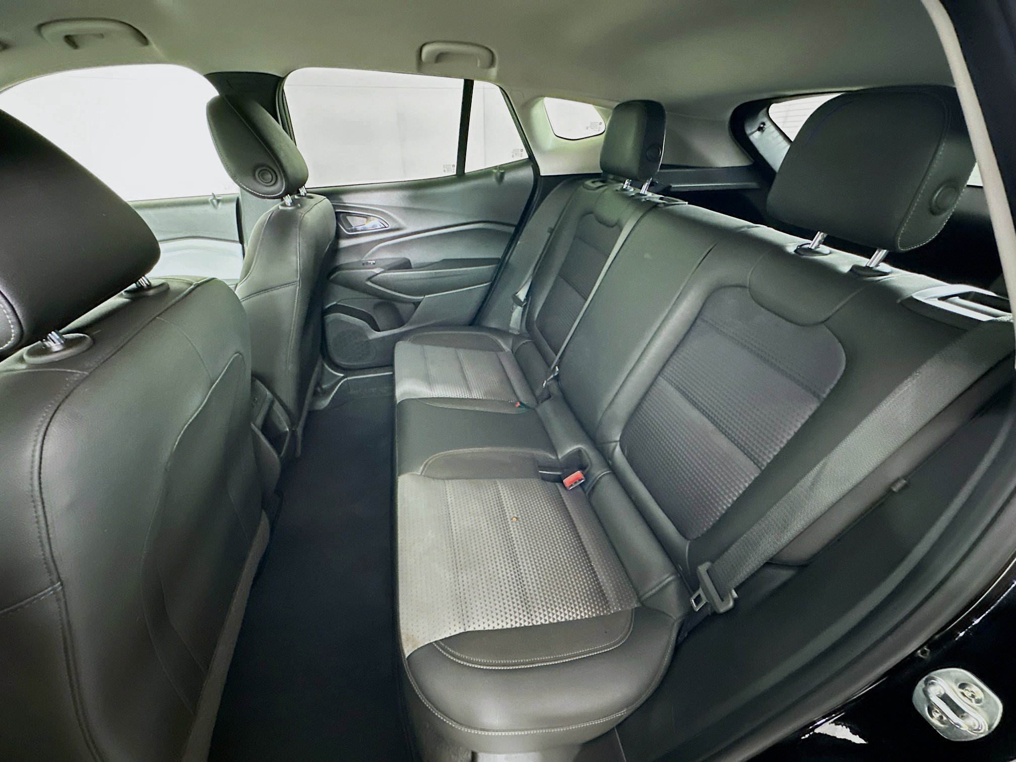 Used 2025 Chevrolet Trax LT FWD image 26