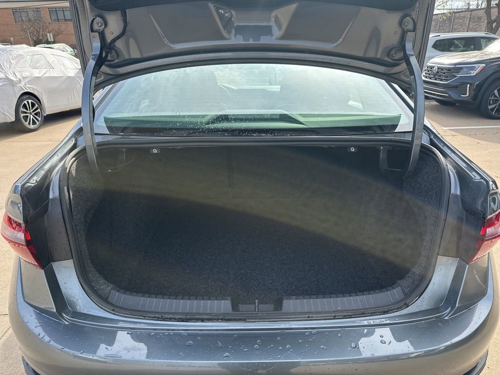Used 2024 Volkswagen Jetta SE image 12