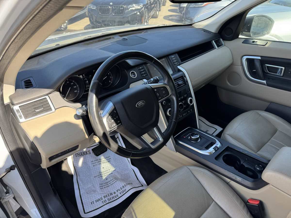 Used 2018 Land Rover Discovery Sport HSE image 11