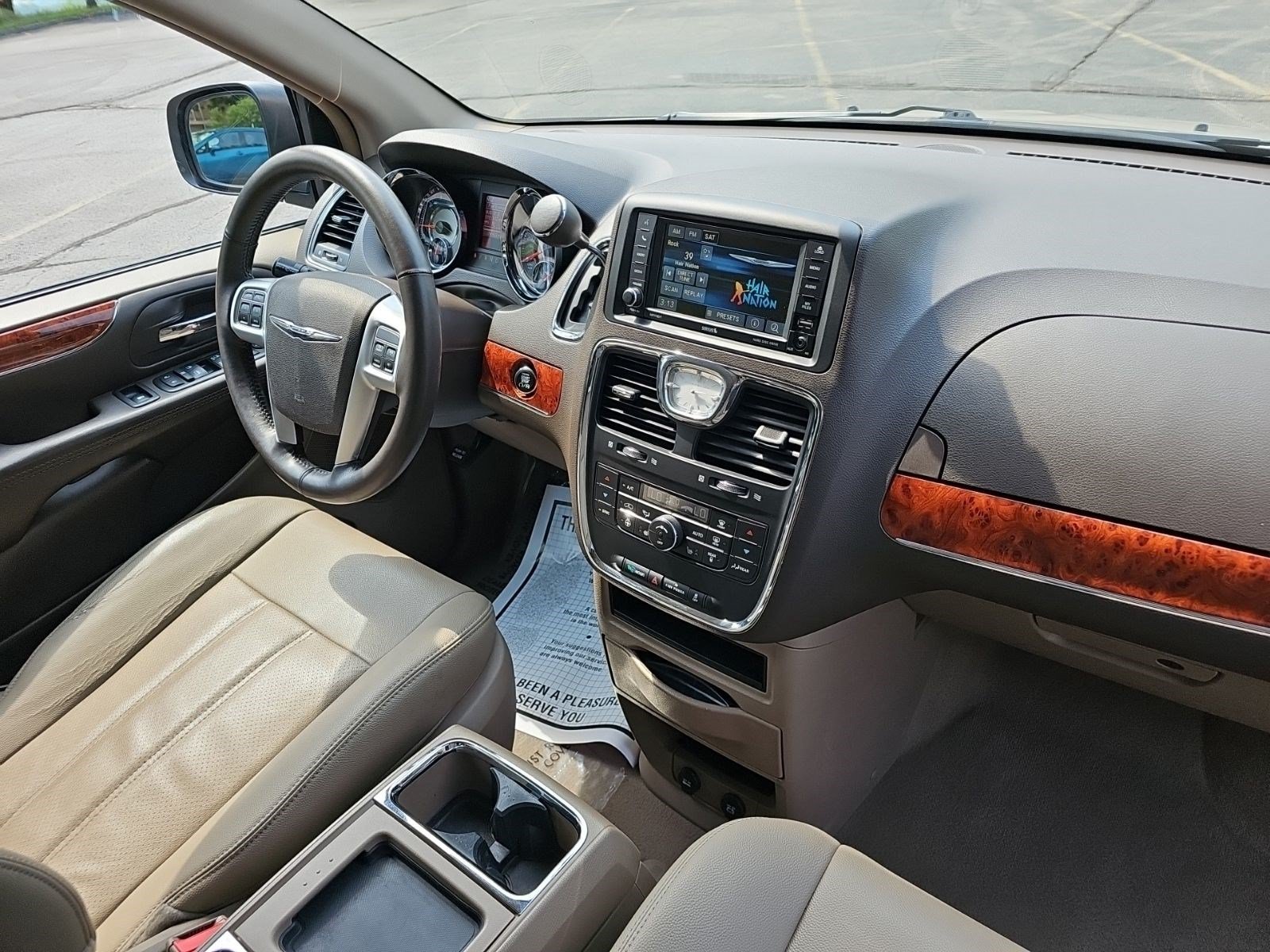 Used 2016 Chrysler Town & Country Touring-L w/ Driver Convenience Group FWD image 15