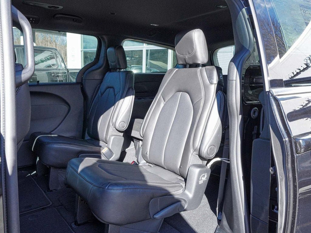 New 2026 Chrysler Pacifica Select FWD image 29