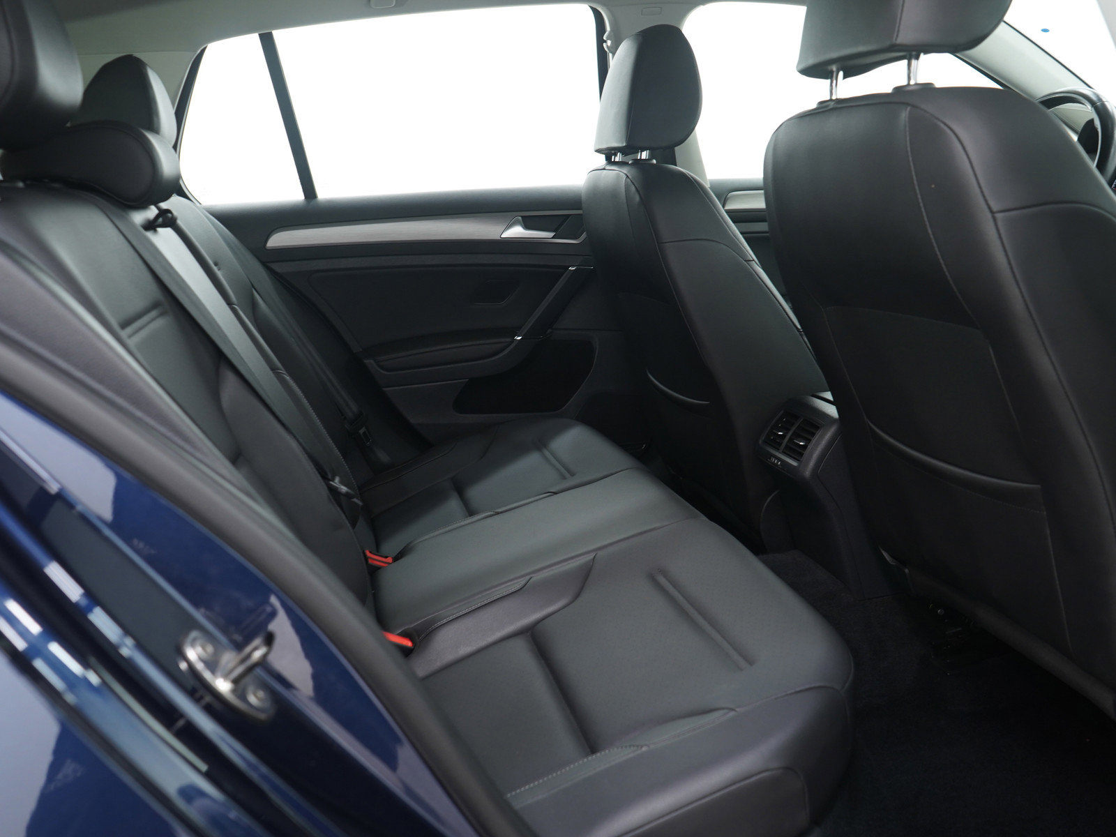 Used 2015 Volkswagen Golf SE image 12