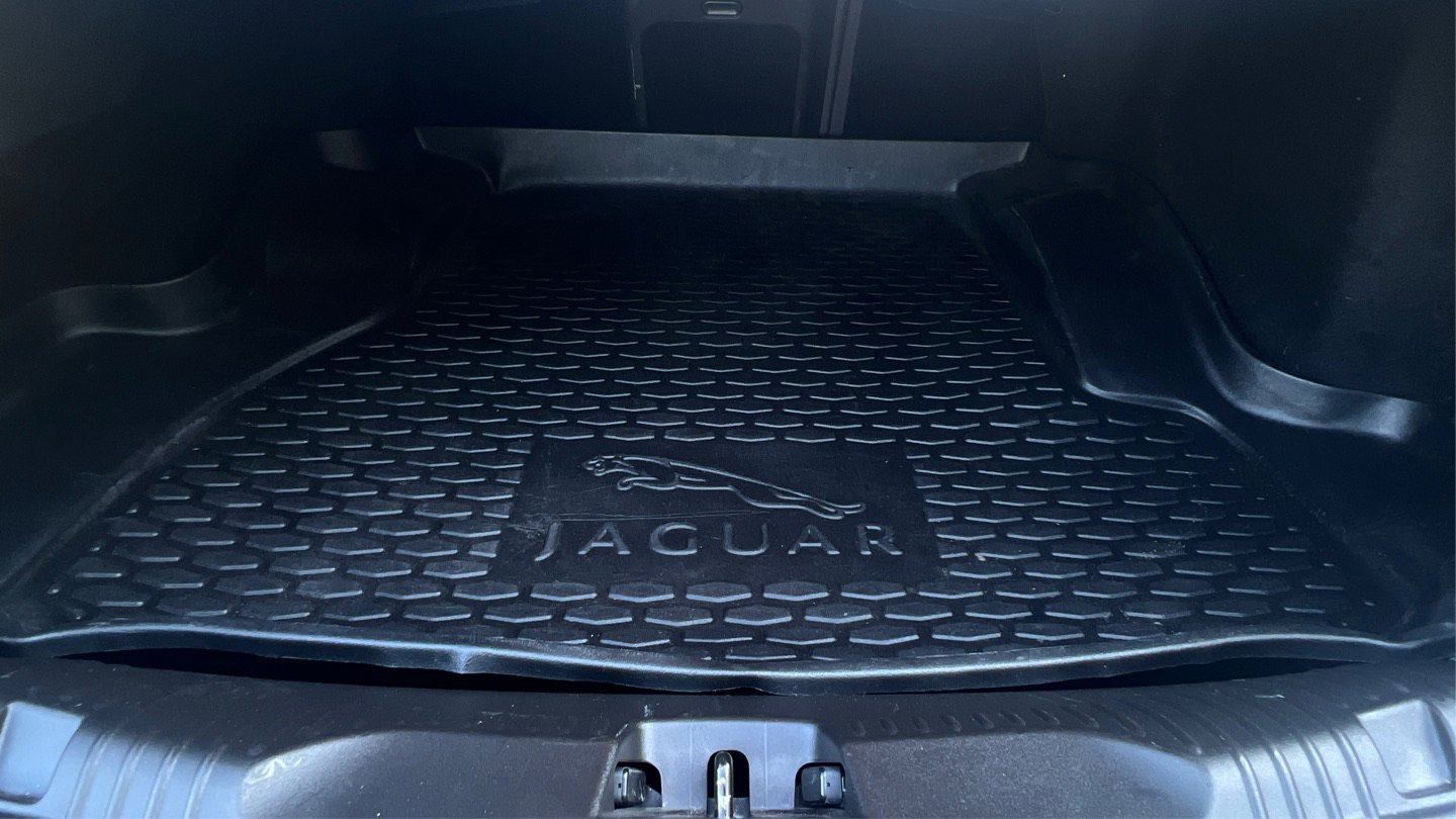 Used 2015 Jaguar XF Premium RWD image 46