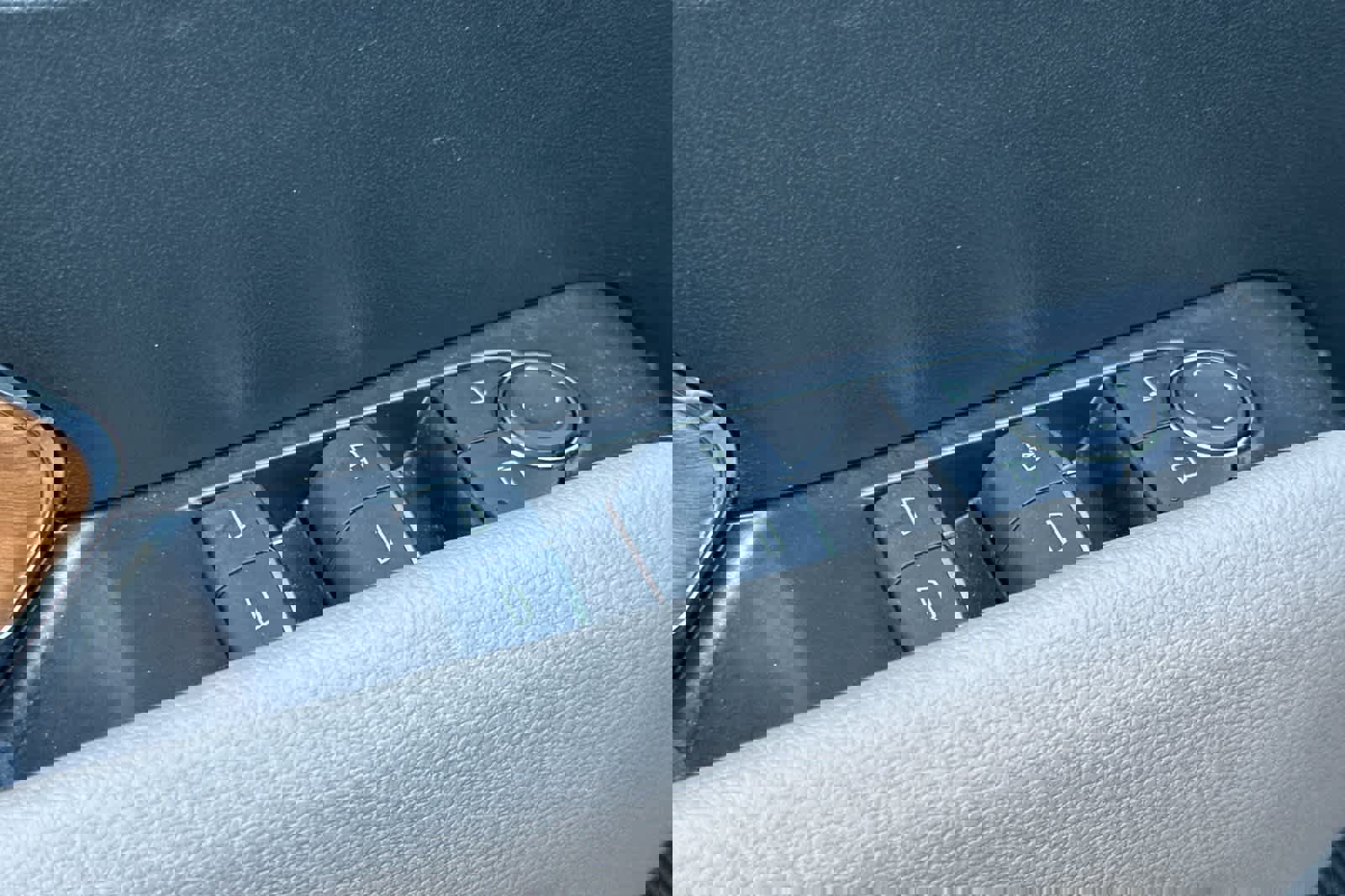 Used 2024 GMC Canyon Denali image 12