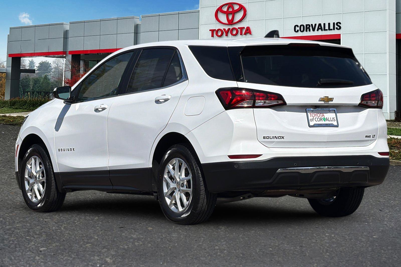 Used 2024 Chevrolet Equinox LT AWD/4WD image 6