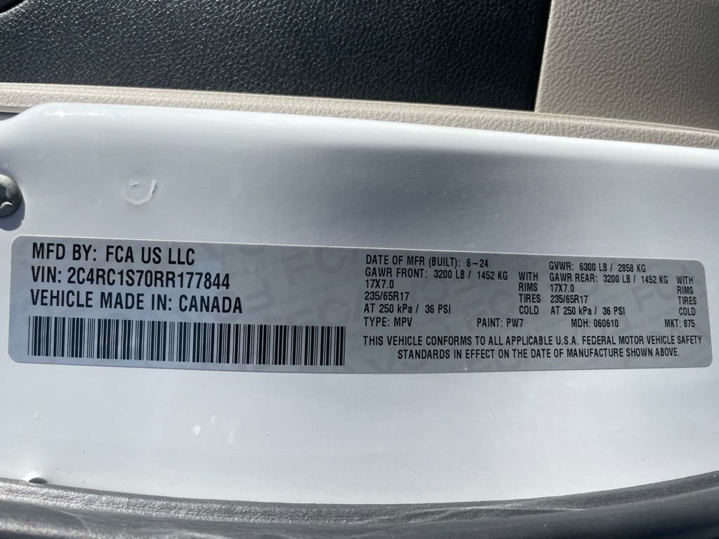 Used 2024 Chrysler Pacifica Select image 46