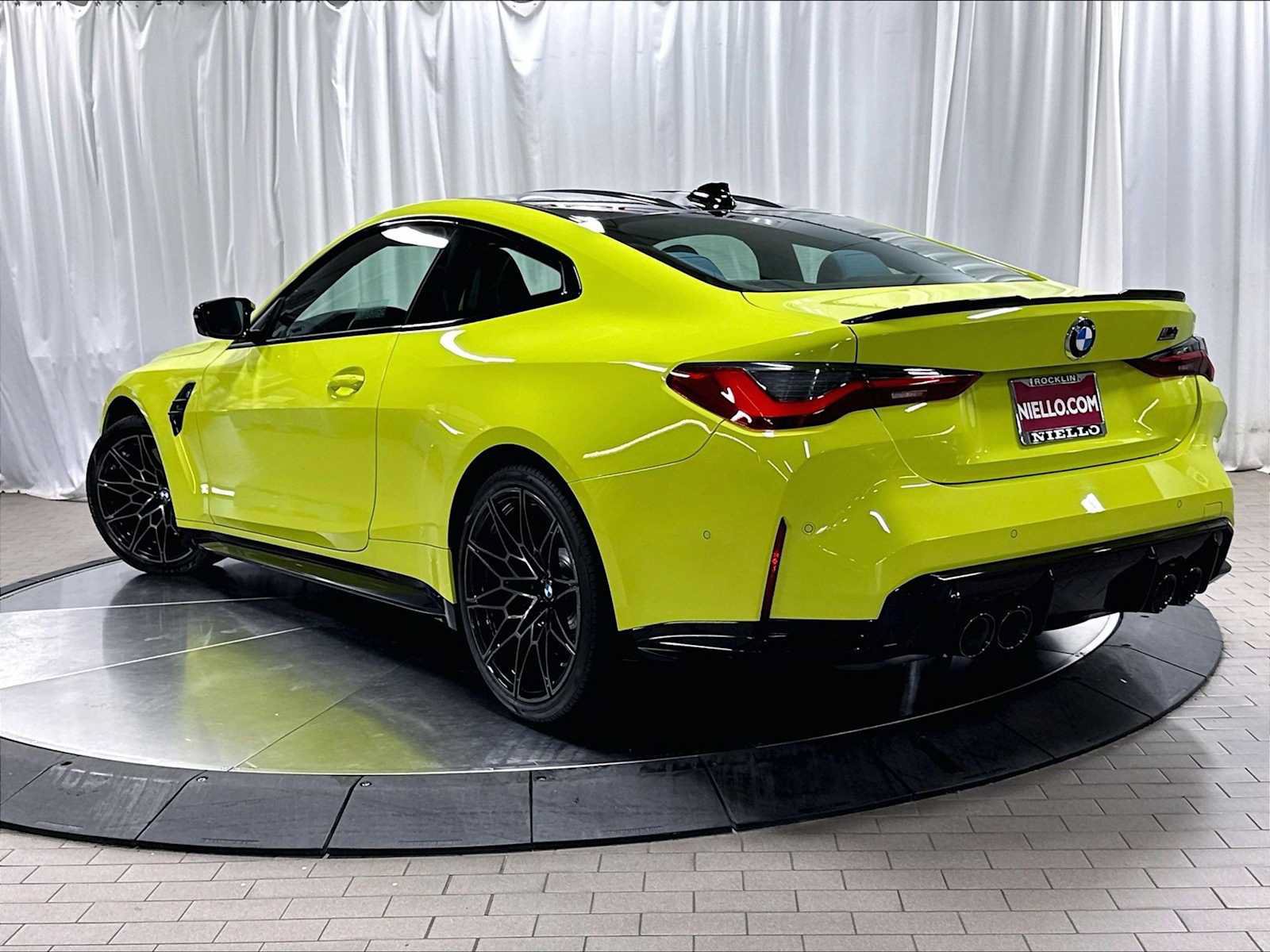 Used 2022 BMW M4 Competition w/ Executive Package RWD image 3