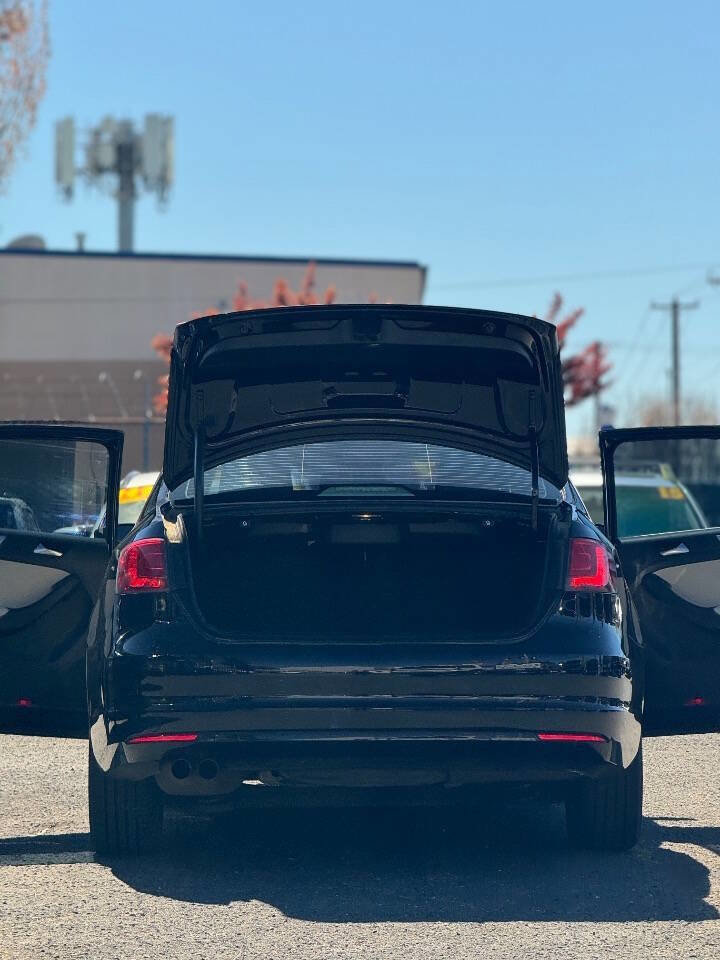 Used 2012 Volkswagen Jetta TDI image 12