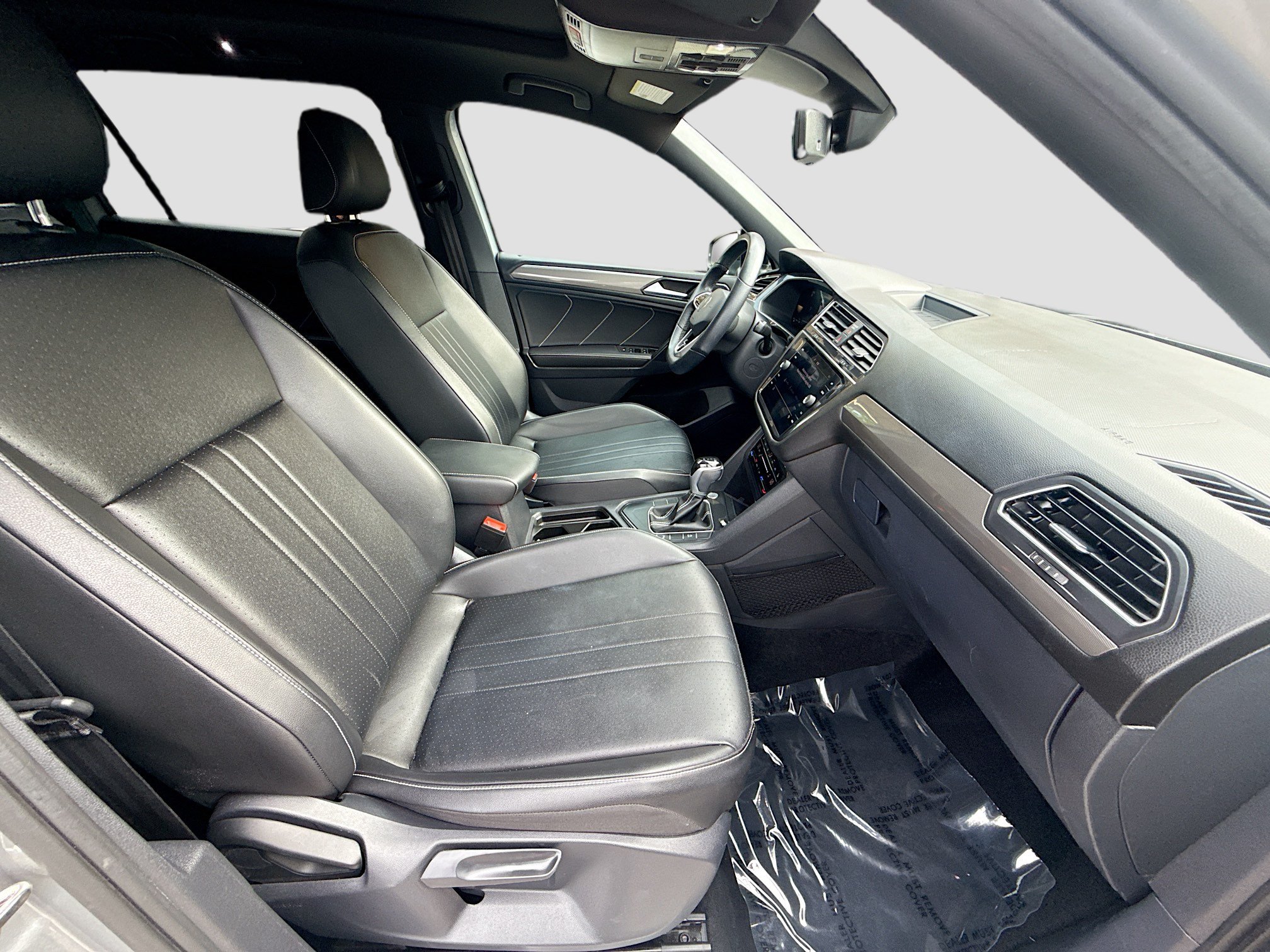 Used 2023 Volkswagen Tiguan SE R-Line FWD image 31