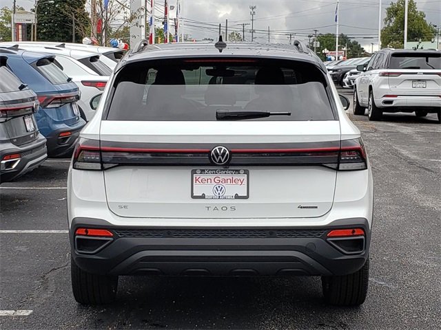 New 2025 Volkswagen Taos SE image 4