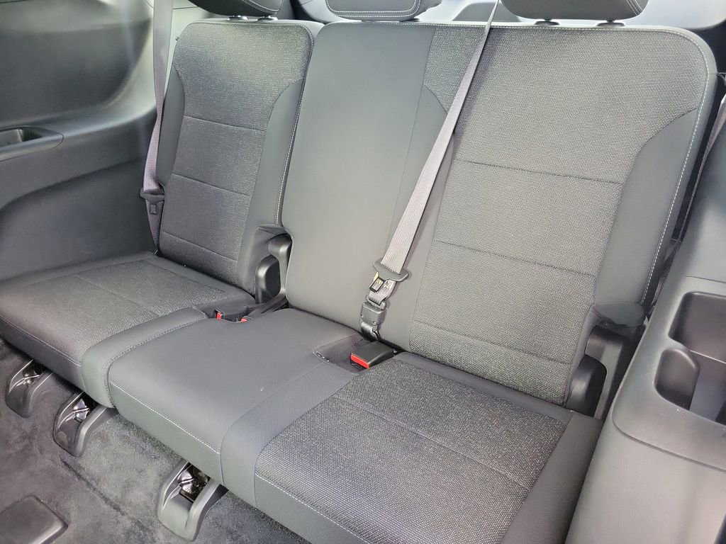 Used 2025 Chevrolet Traverse LT image 11