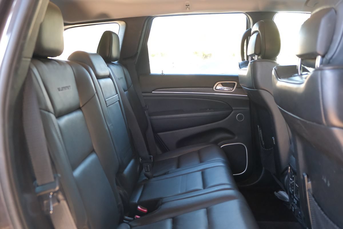 Used 2018 Jeep Grand Cherokee Summit w/ Skid Plate Group AWD/4WD image 34