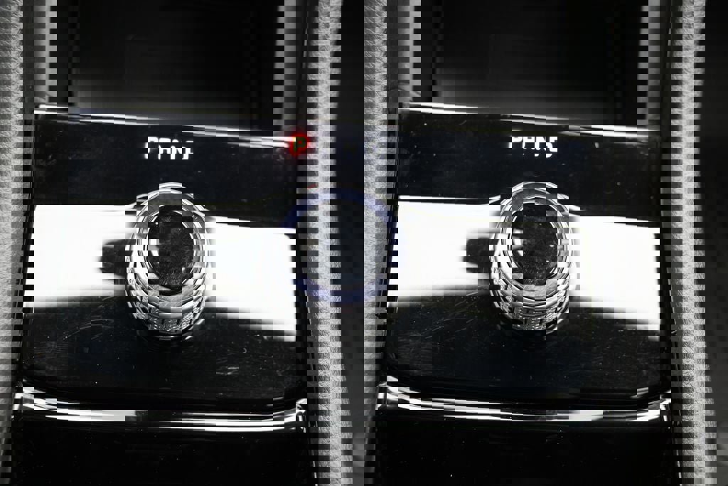 Used 2023 Jeep Grand Cherokee L Laredo image 26