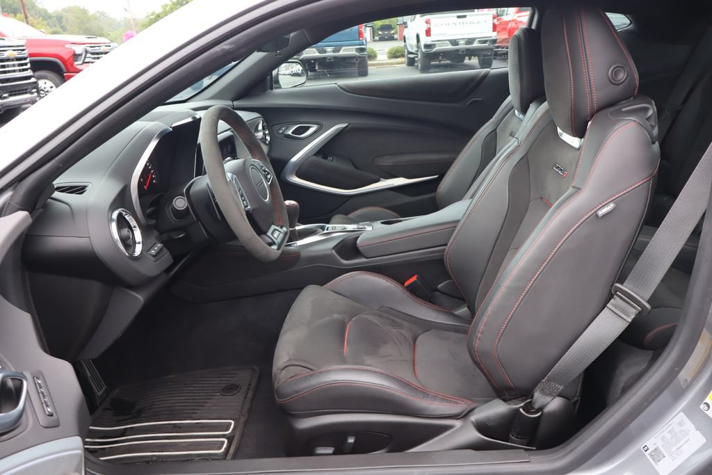 Used 2022 Chevrolet Camaro ZL1 RWD image 5