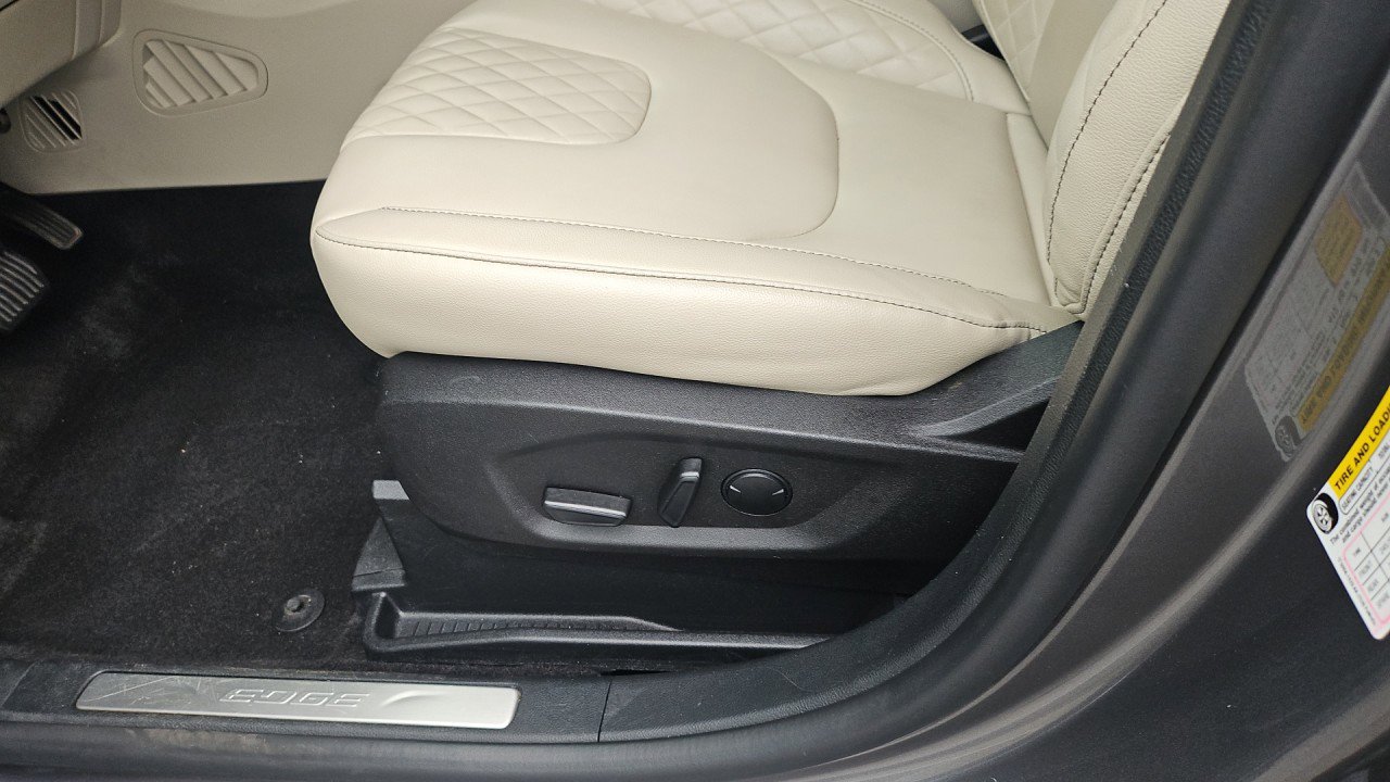 Used 2024 Ford Edge Titanium image 14