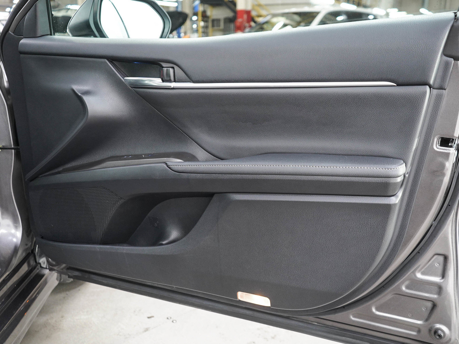 Used 2022 Toyota Camry XSE FWD image 9