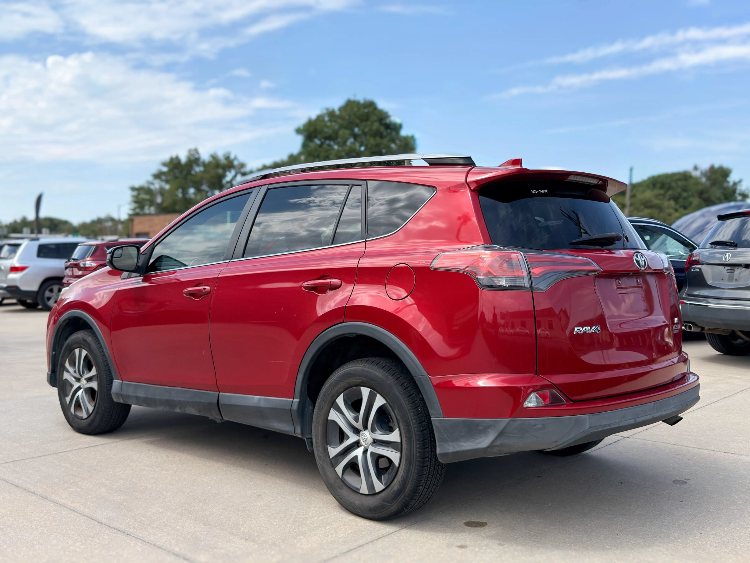 Used 2017 Toyota RAV4 LE FWD image 5