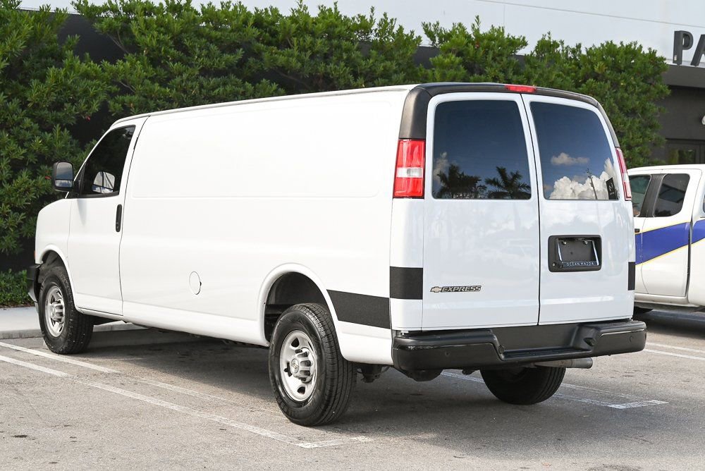 Used 2022 Chevrolet Express 3500 Extended w/ Driver Convenience Package image 6