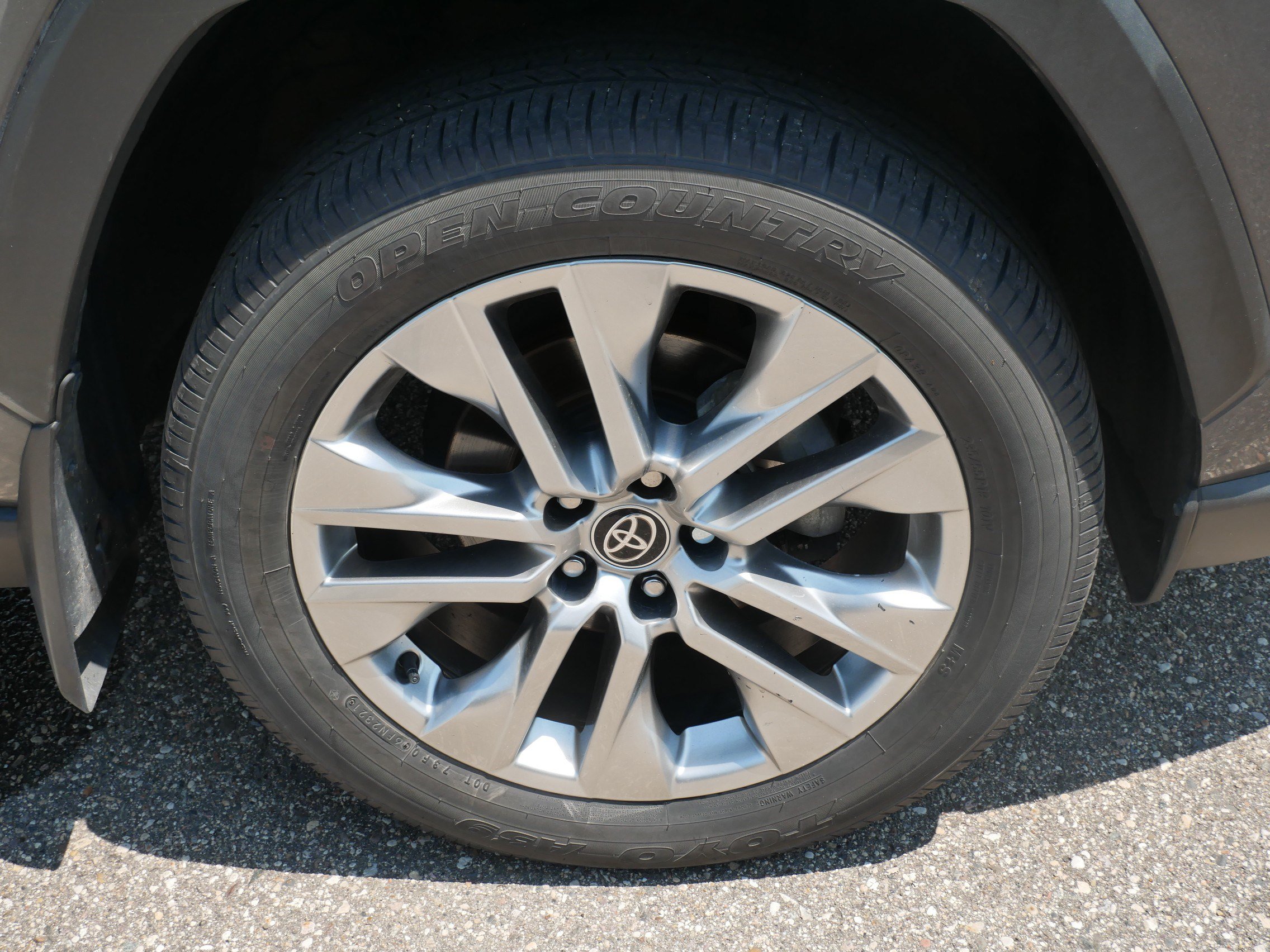 Used 2021 Toyota RAV4 XLE Premium AWD/4WD image 15