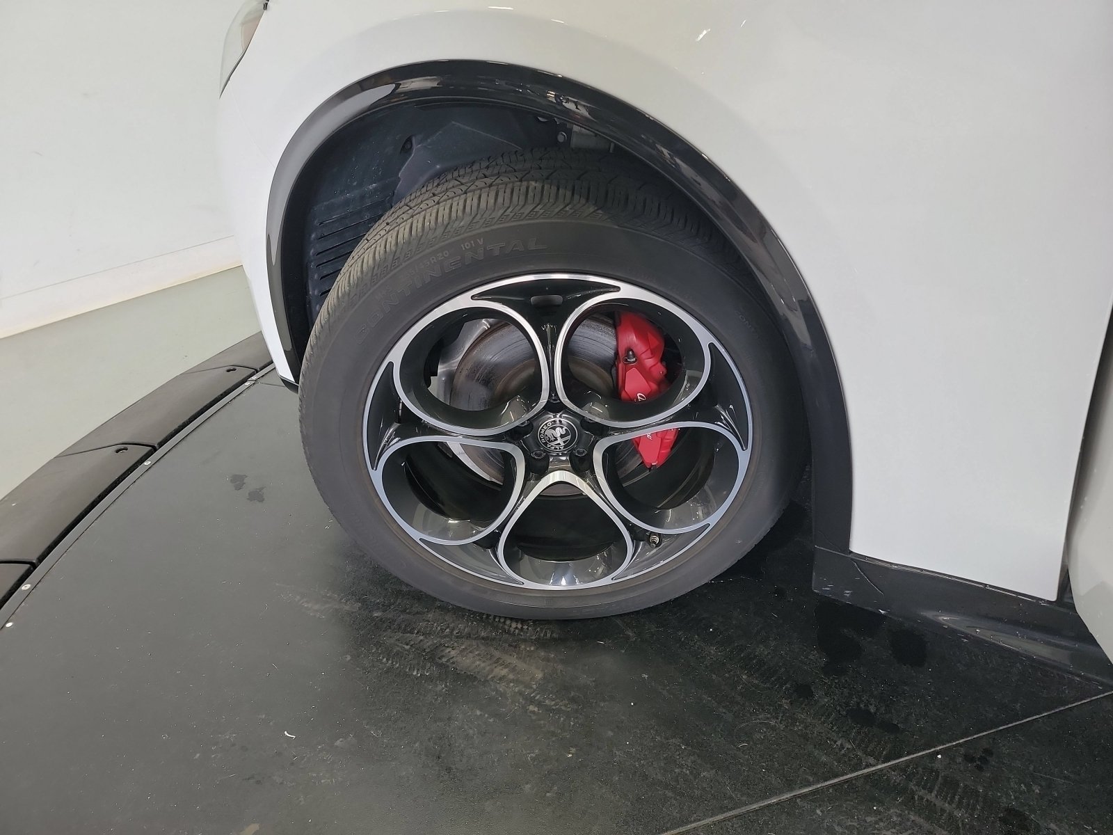 Used 2024 Alfa Romeo Stelvio Veloce AWD/4WD image 30