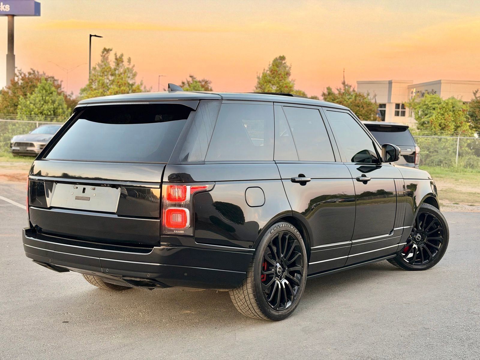 Used 2018 Land Rover Range Rover Supercharged AWD/4WD image 4