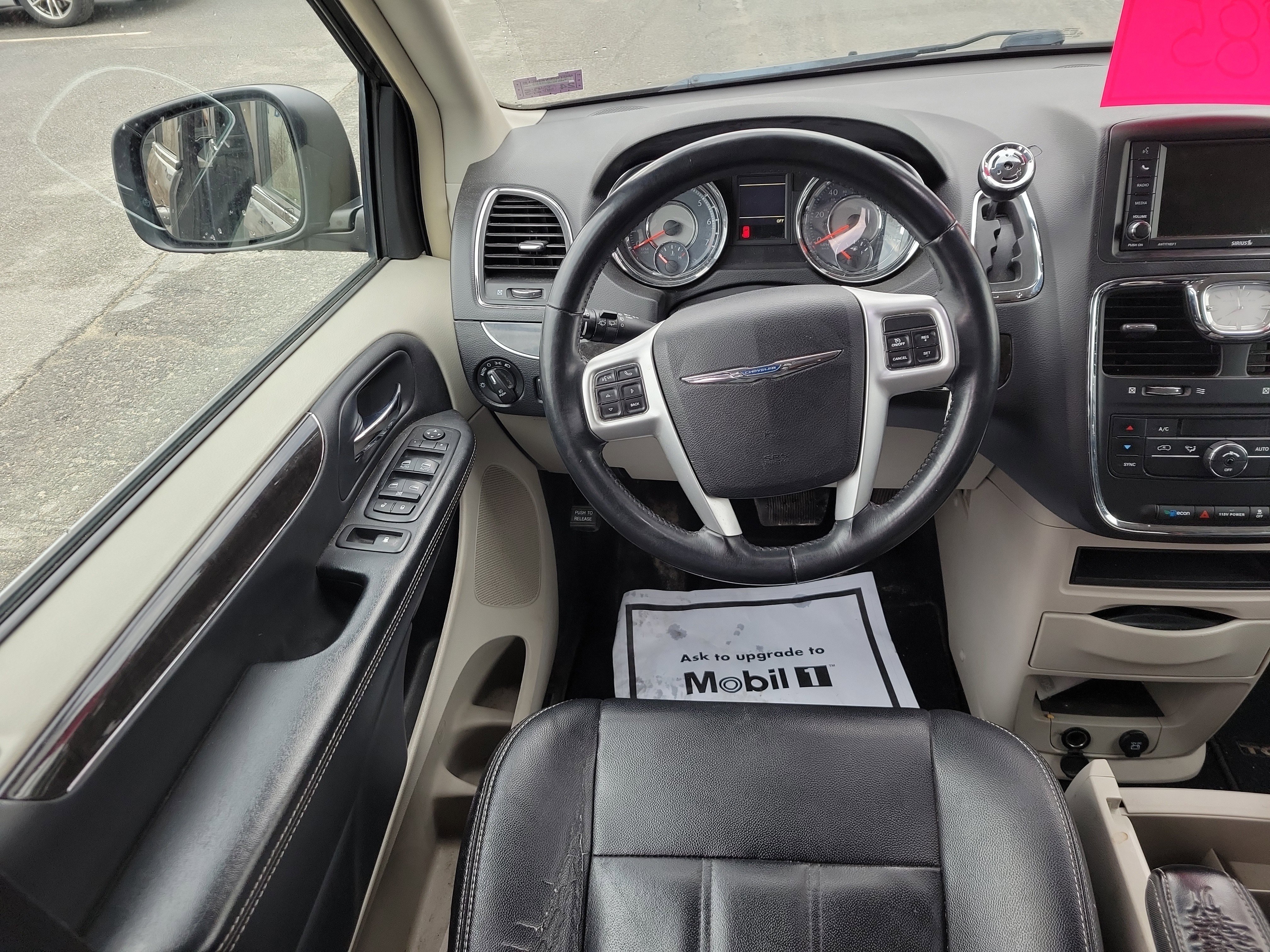 Used 2016 Chrysler Town & Country Touring image 16