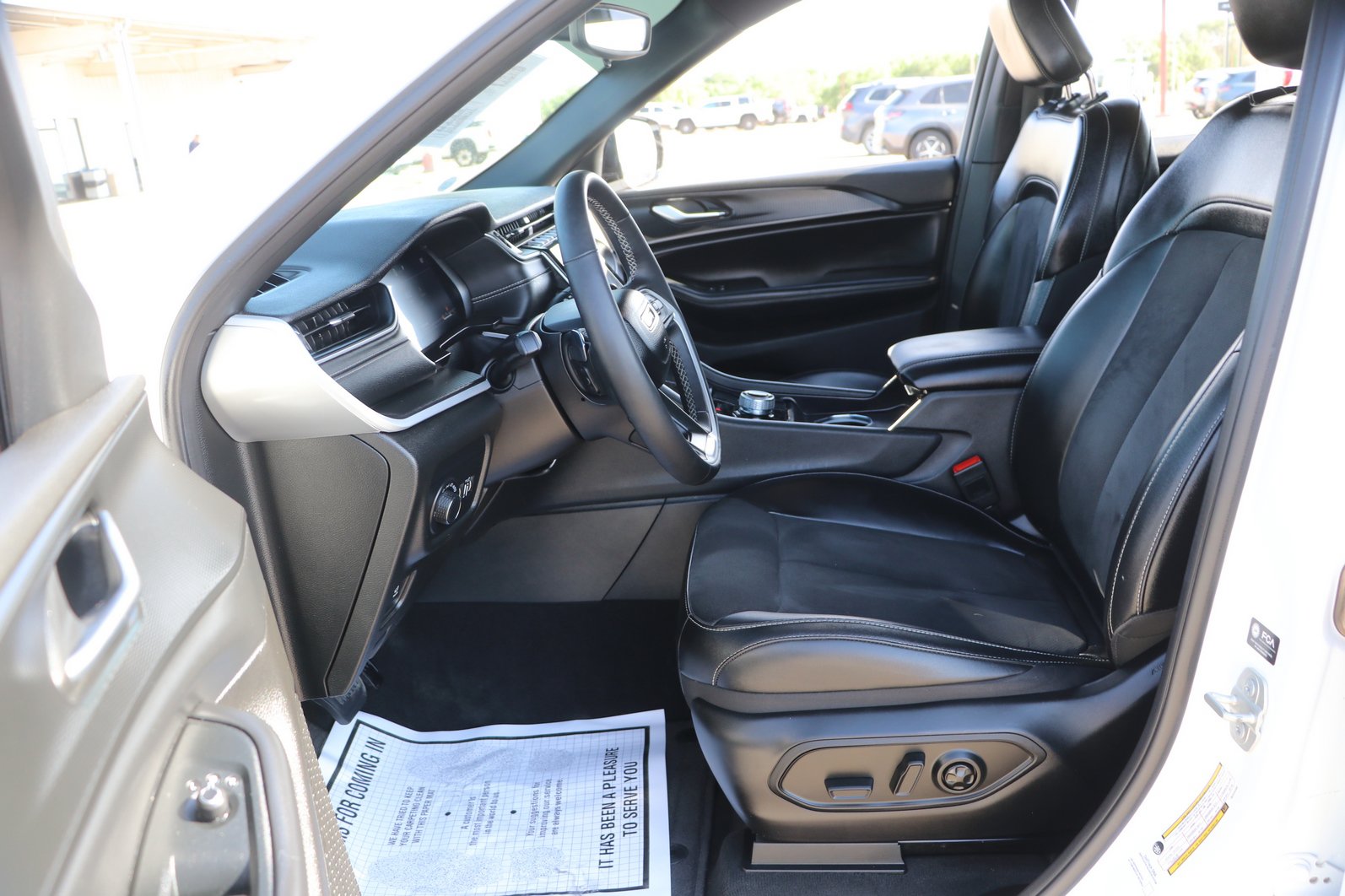 Used 2024 Jeep Grand Cherokee Altitude AWD/4WD image 13