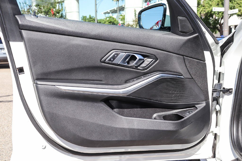 Used 2022 BMW 330i Sedan w/ Driving Assistance Package RWD image 21
