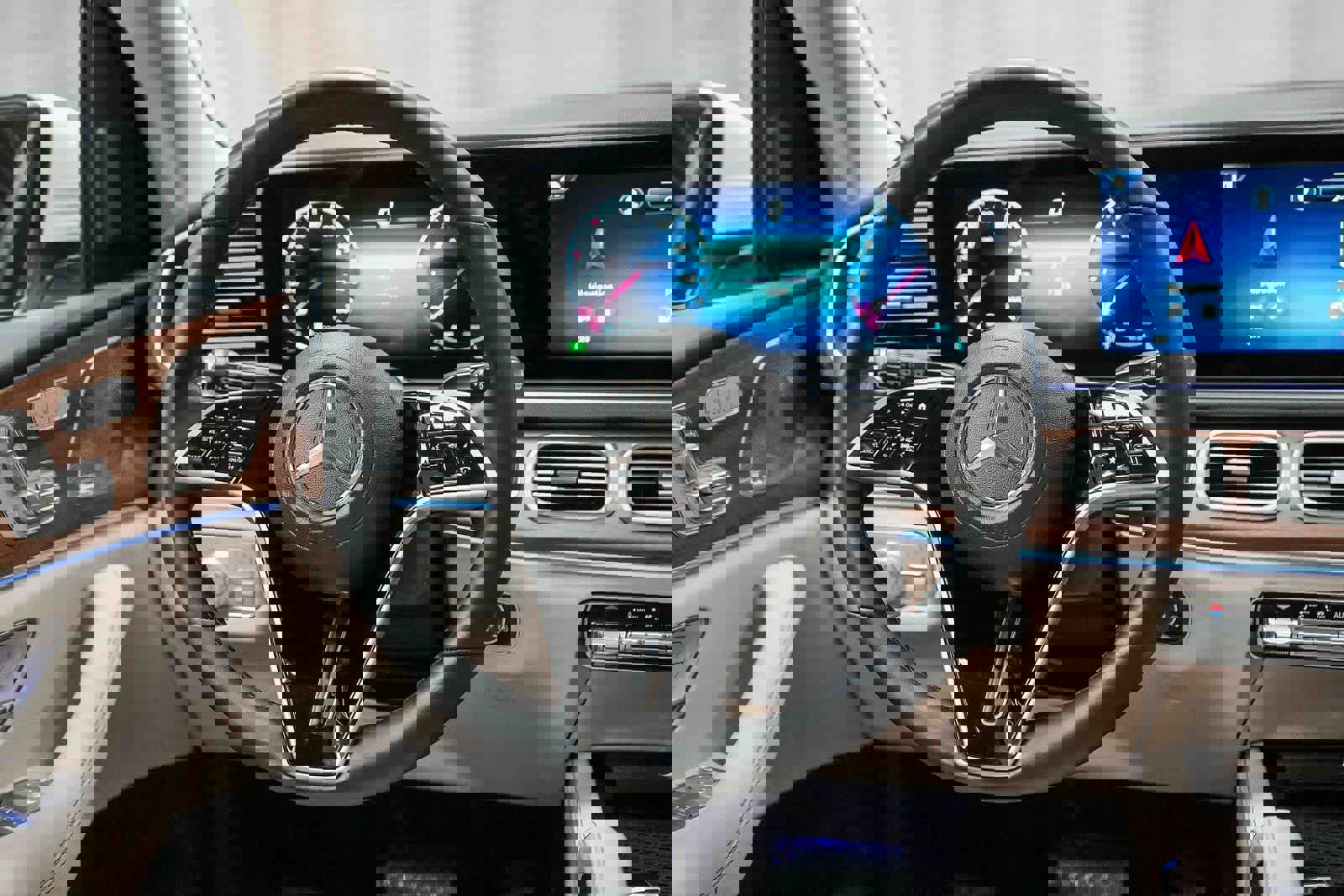 Used 2025 Mercedes-Benz GLS 450 4MATIC image 15