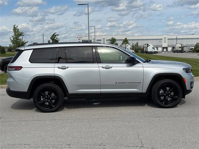 New 2025 Jeep Grand Cherokee L Altitude image 15