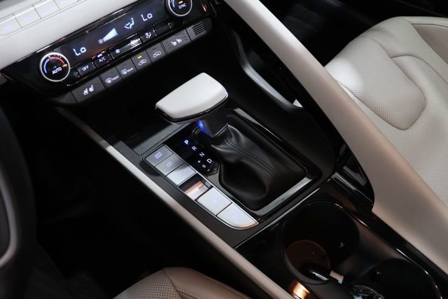 Certified 2025 Hyundai Elantra Limited image 28