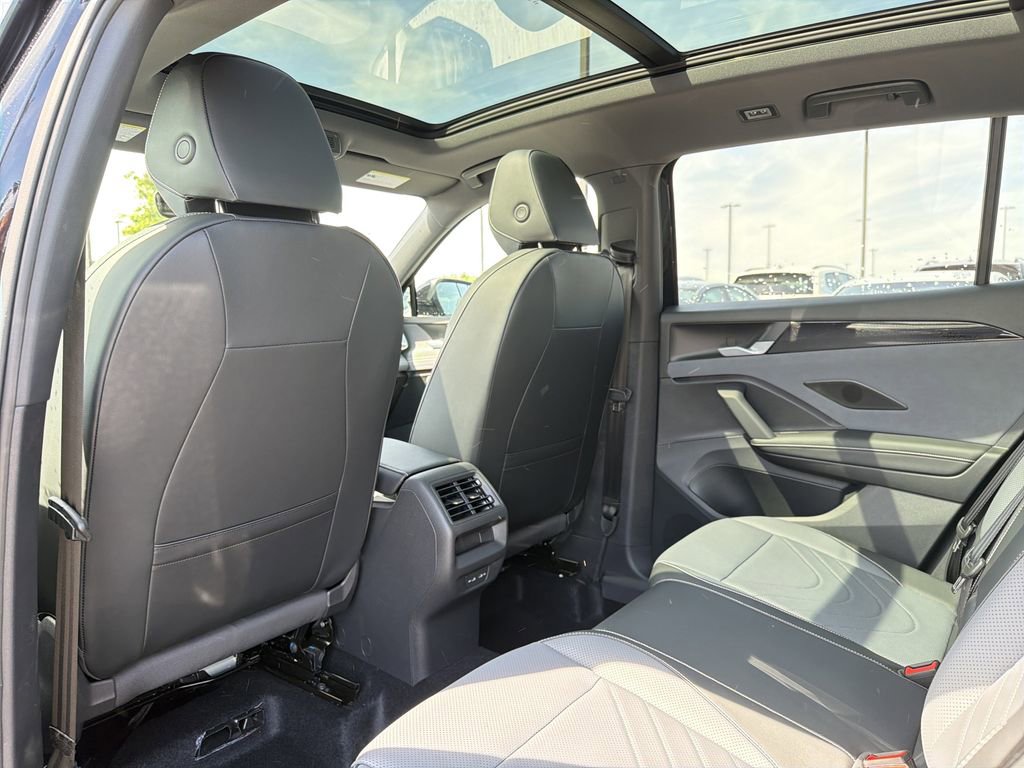 New 2026 Volkswagen Tiguan SE R-Line FWD image 12