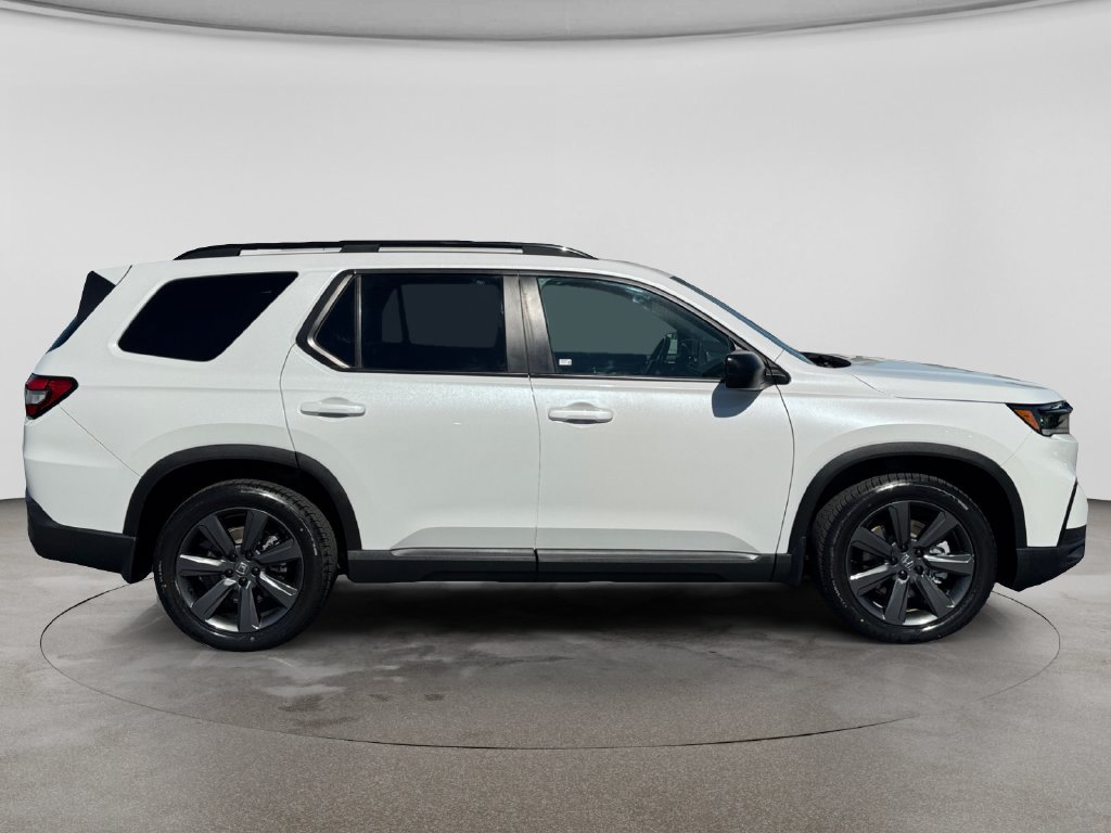 Used 2023 Honda Pilot Sport image 6