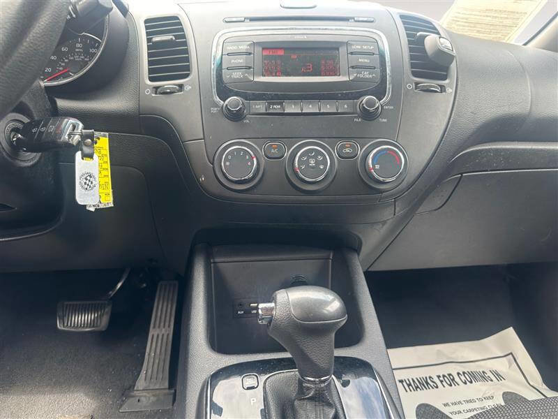 Used 2017 Kia Forte LX image 11
