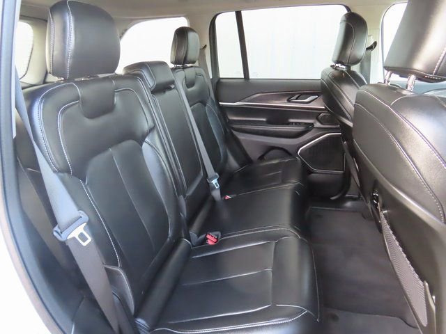 Used 2023 Jeep Grand Cherokee Limited image 33