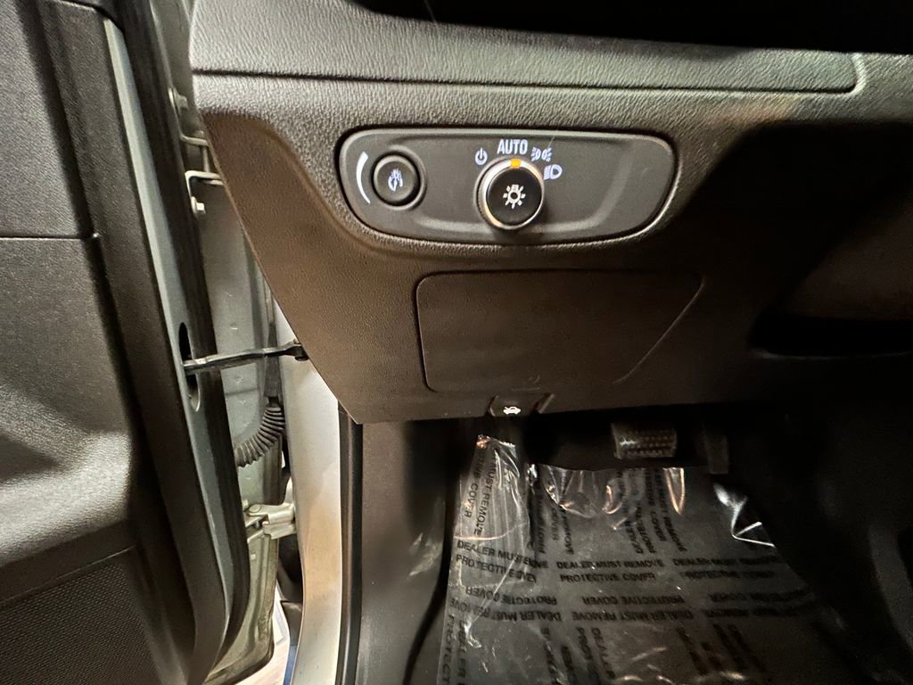 Used 2022 Chevrolet Bolt EUV LT w/ Comfort Package image 16