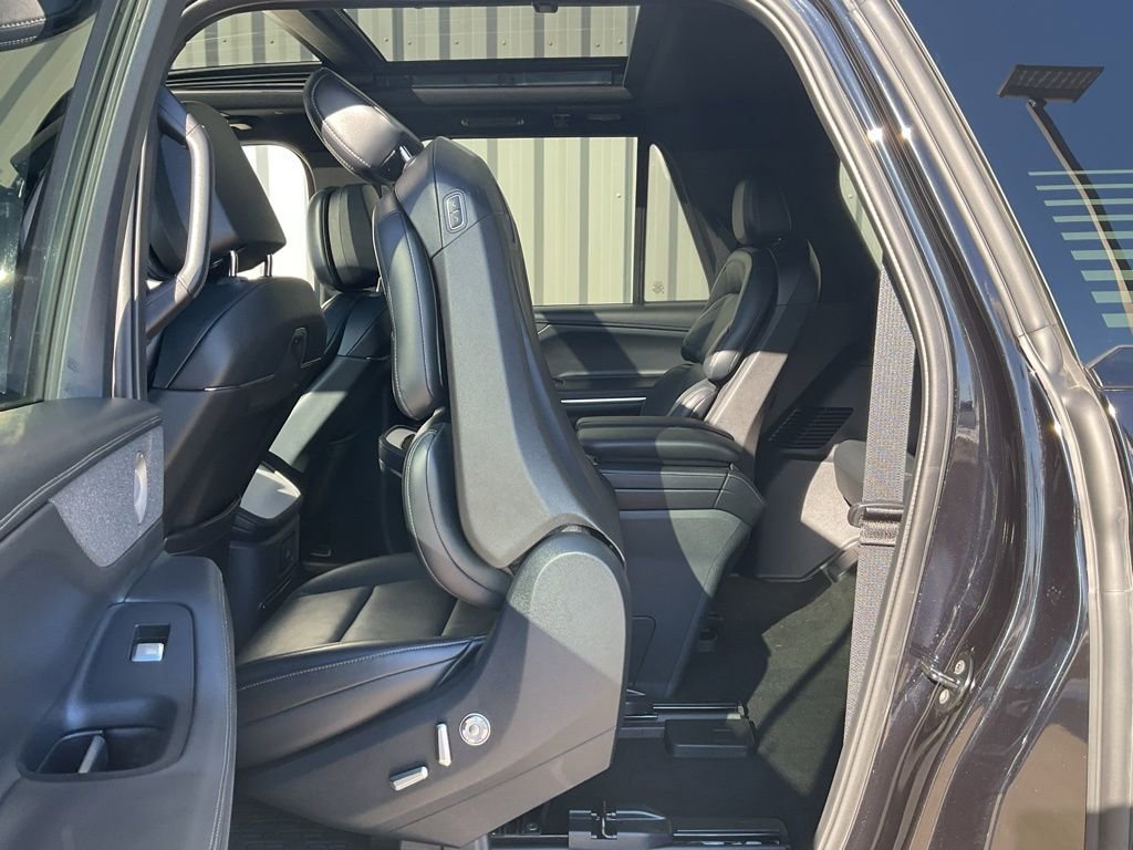 Used 2025 Lincoln Navigator L Reserve w/ Jet Appearance Package image 23