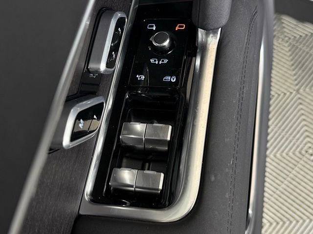 New 2025 Land Rover Range Rover SE image 30