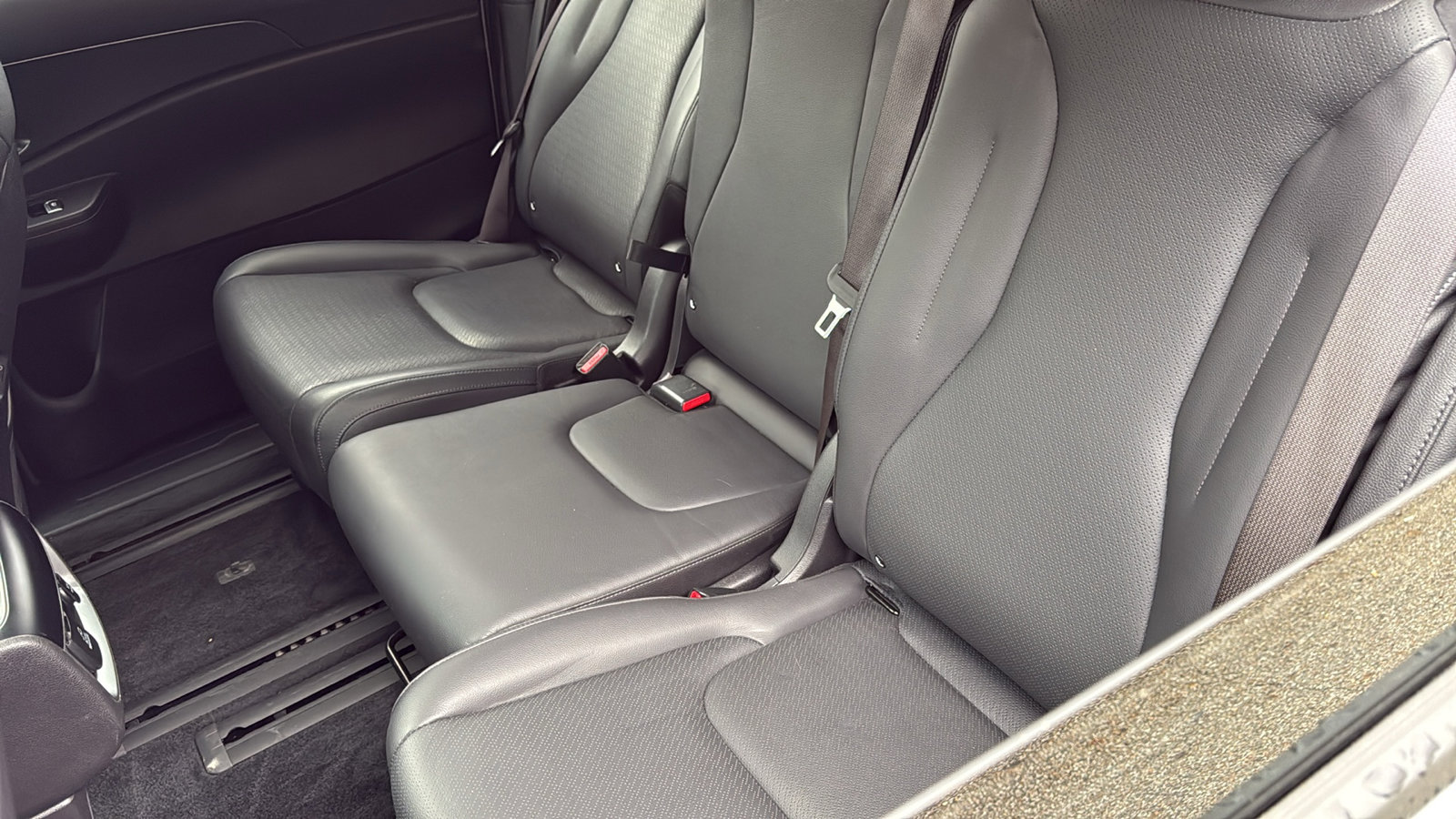 Used 2025 Kia Carnival SX Prestige image 30