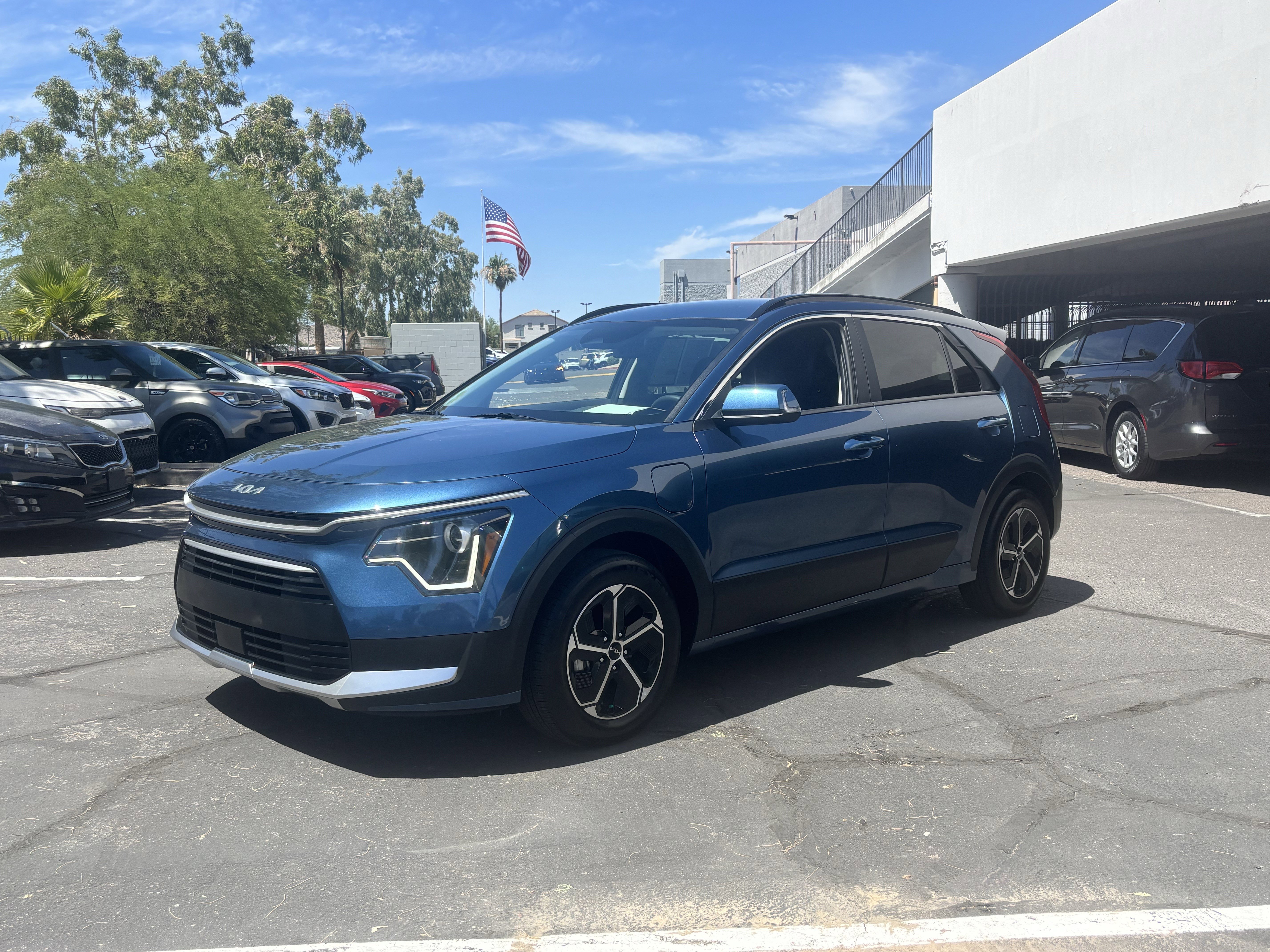 Certified 2025 Kia Niro EX FWD image 6