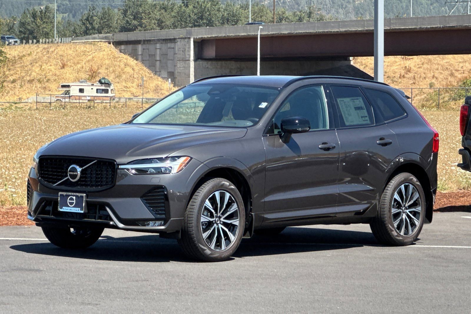 New 2025 Volvo XC60 B5 Core w/ Protection Package Premier image 7