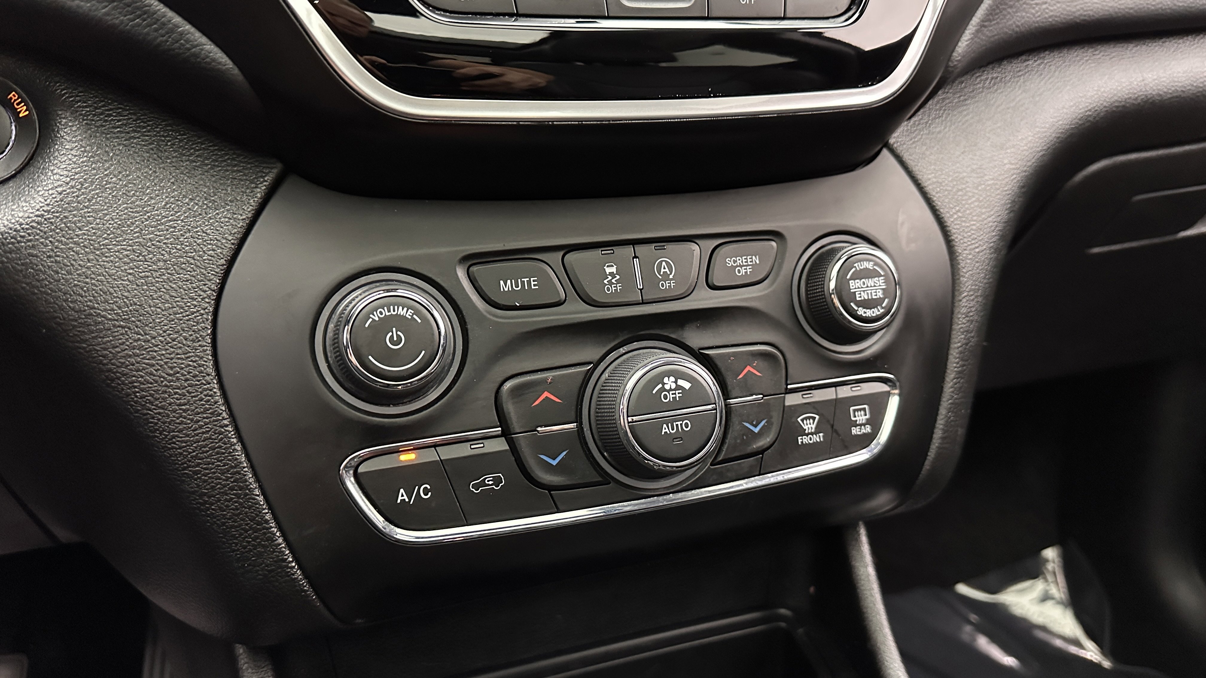 Used 2021 Jeep Cherokee Limited FWD image 18
