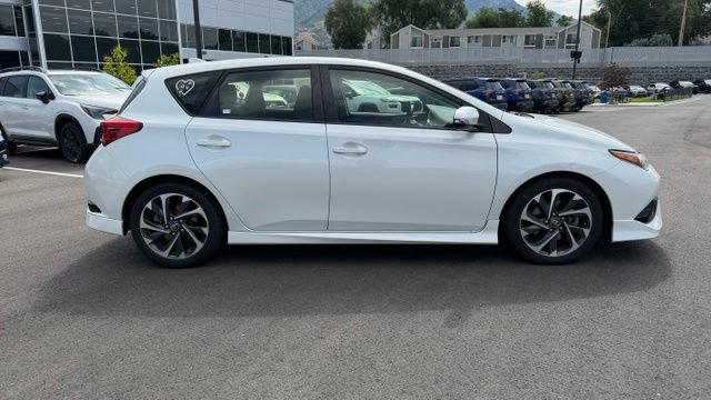 Used 2018 Toyota Corolla iM w/ Carpet Mat Package (TMS) FWD image 2