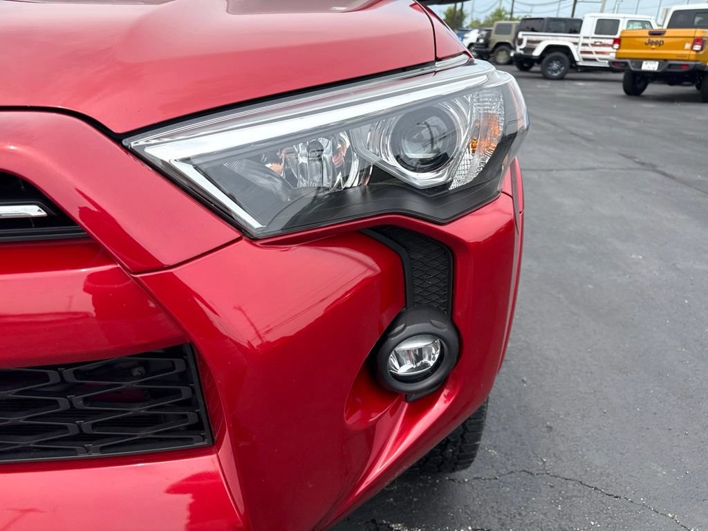 Used 2021 Toyota 4Runner SR5 AWD/4WD image 9