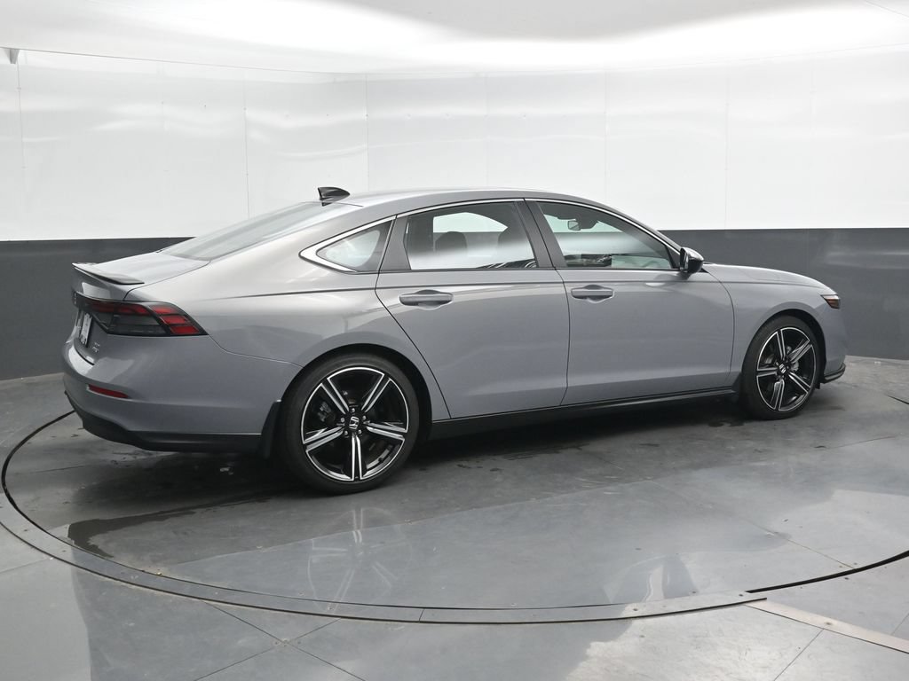 Used 2024 Honda Accord Sport image 2